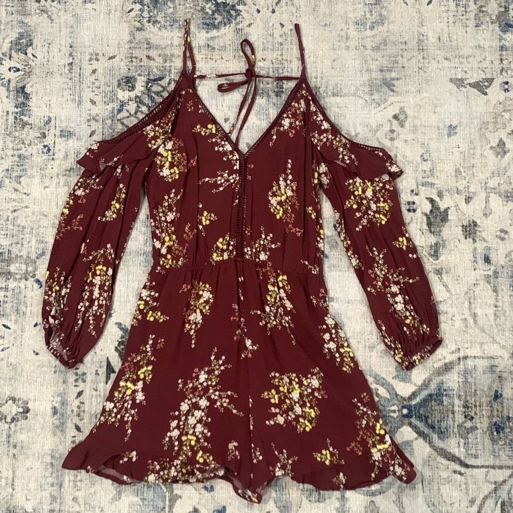ASTR The Label Floral Maroon Cold Shoulder Romper M